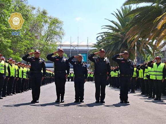 Agentes de la SSC en el Foro Sol