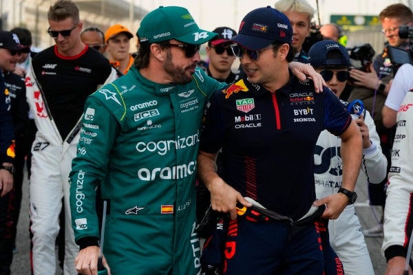 Sergio Pérez junto a Fernando Alonso