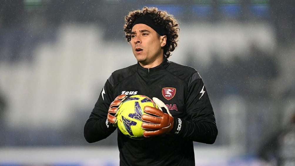 Ochoa en partido con el Salernitana 