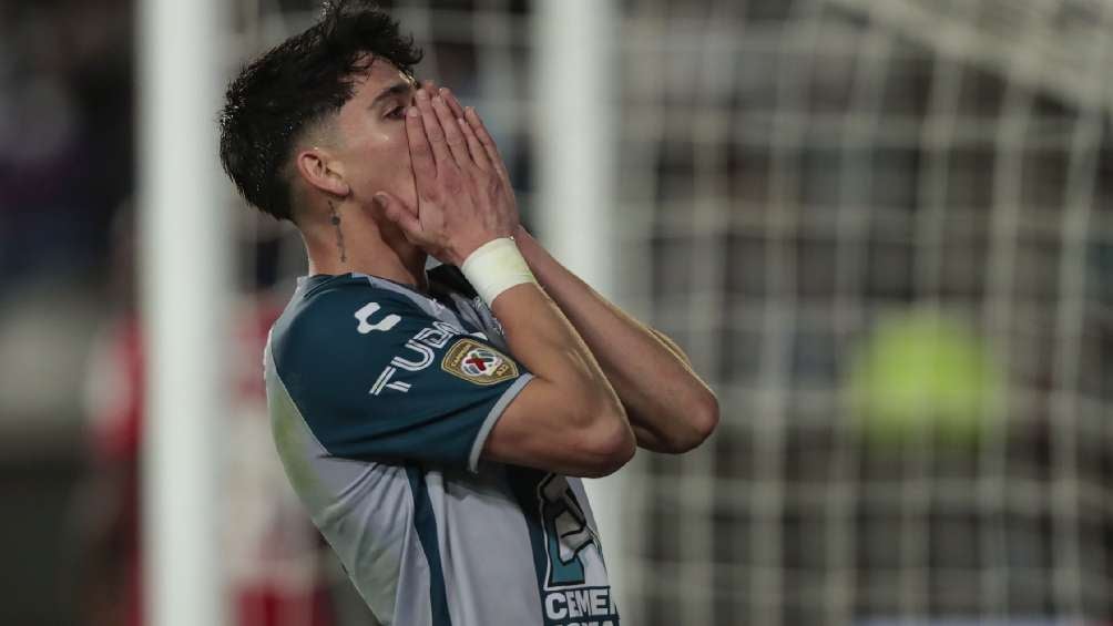 Álvarez lamentándose falla ante Toluca