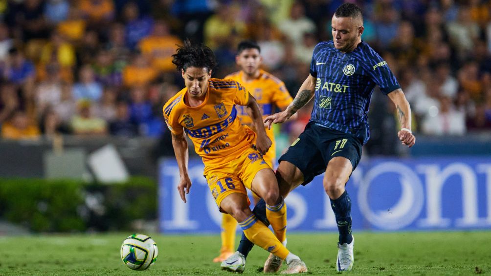 Lainez en el primer encuentro que tiene enfrentando al América