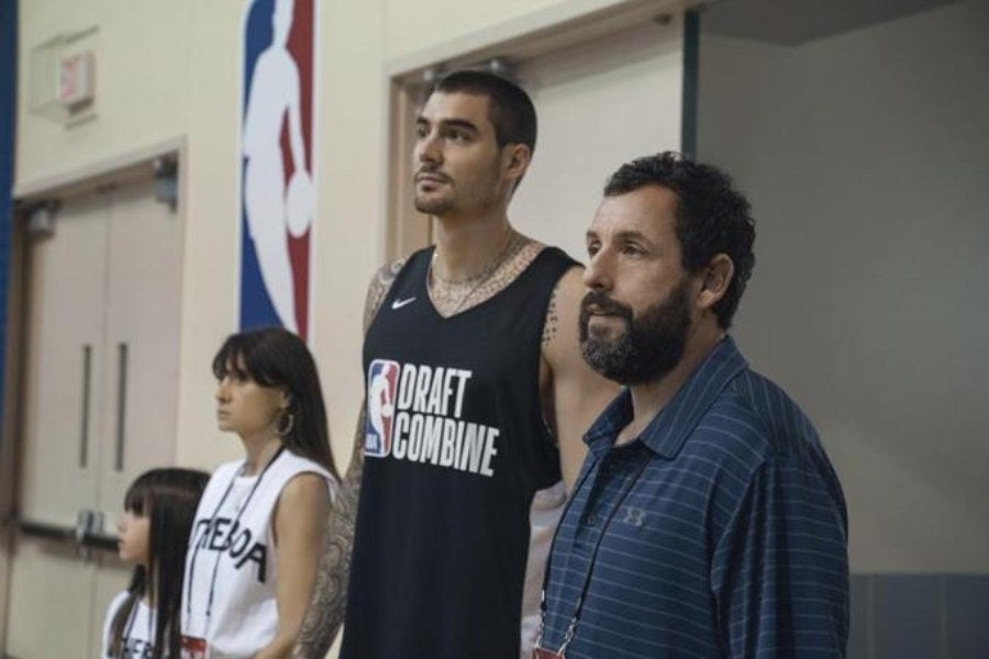 Adam Sandler y Juancho Hernangómez en escena 