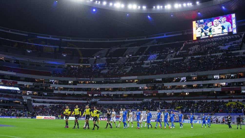 Cruz Azul vs Pumas en el Estadio Azteca