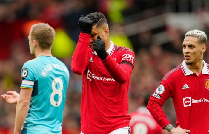 Casemiro recriminándose en lágrimas por su expulsión ante Southampton