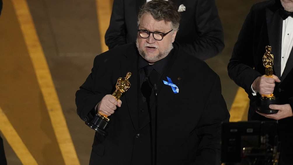 Guillermo del Toro con su tercer Oscar