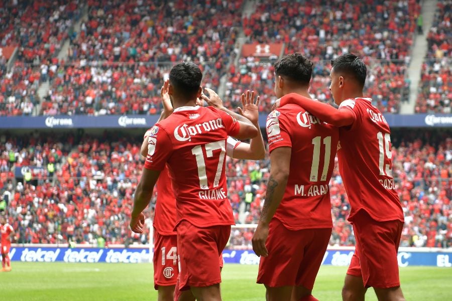 Celebración de los Diablos Rojos en el Estadio Nemesio Díez 