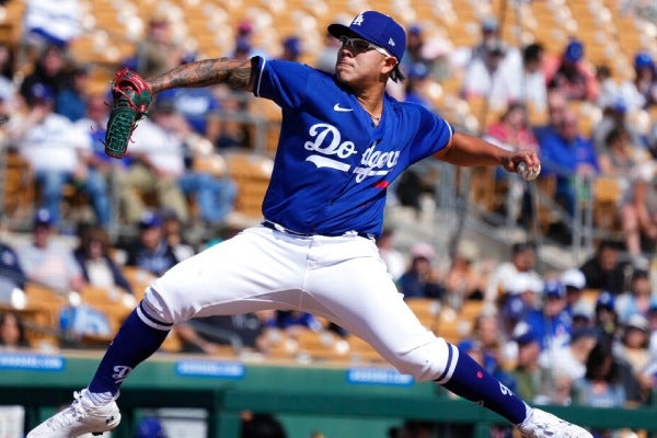 Julio Urías en la MLB