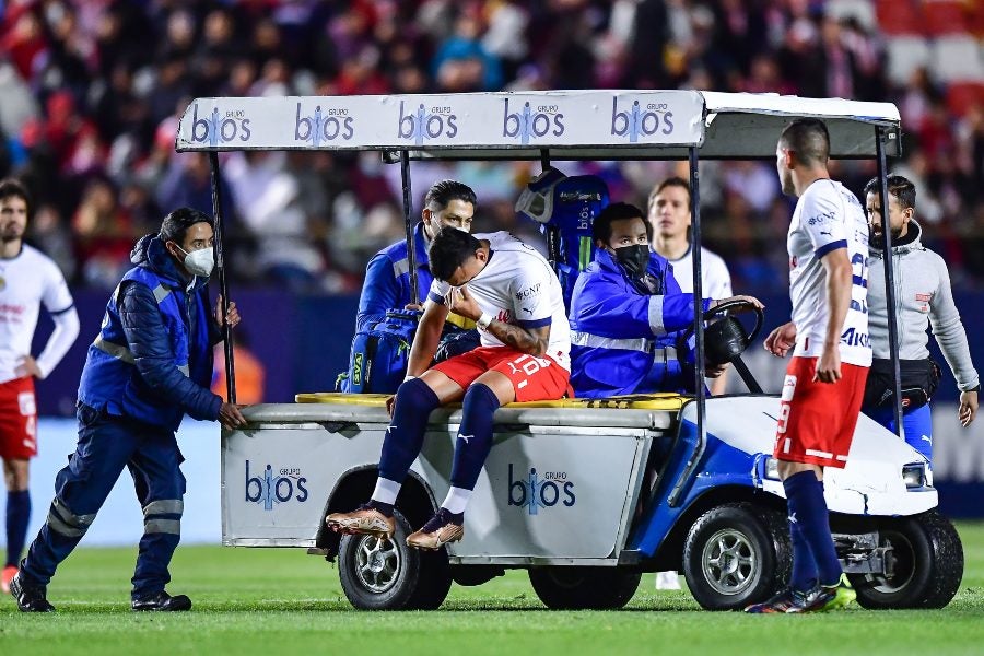 Vega lesionado en juego de Liga MX 