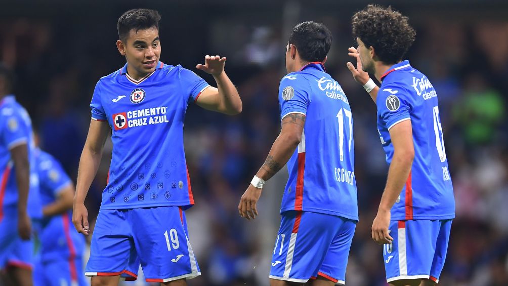 El equipo celeste celebra la victoria ante Pumas