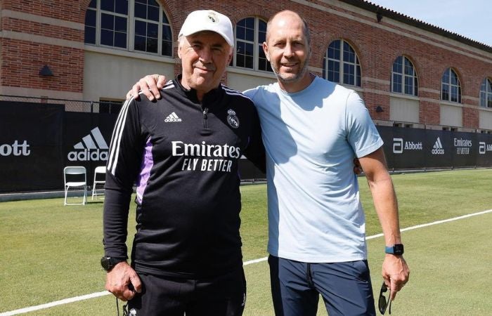 Gregg Berhalter con Carlo Ancelotti en las instalaciones del Real Madrid