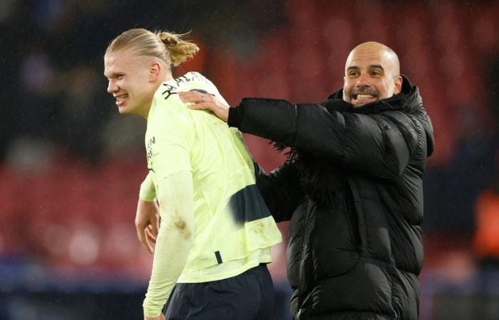 Pep Guardiola y Erling Haaland en la victoria sobre el Crystal Palace por Premier League