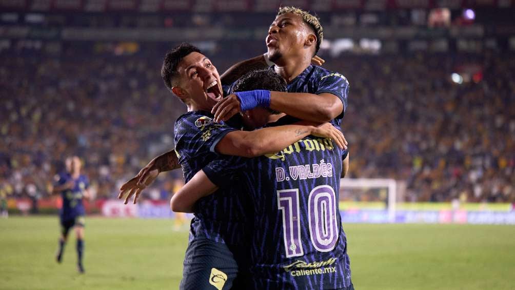 Jugadores de América festejando victoria