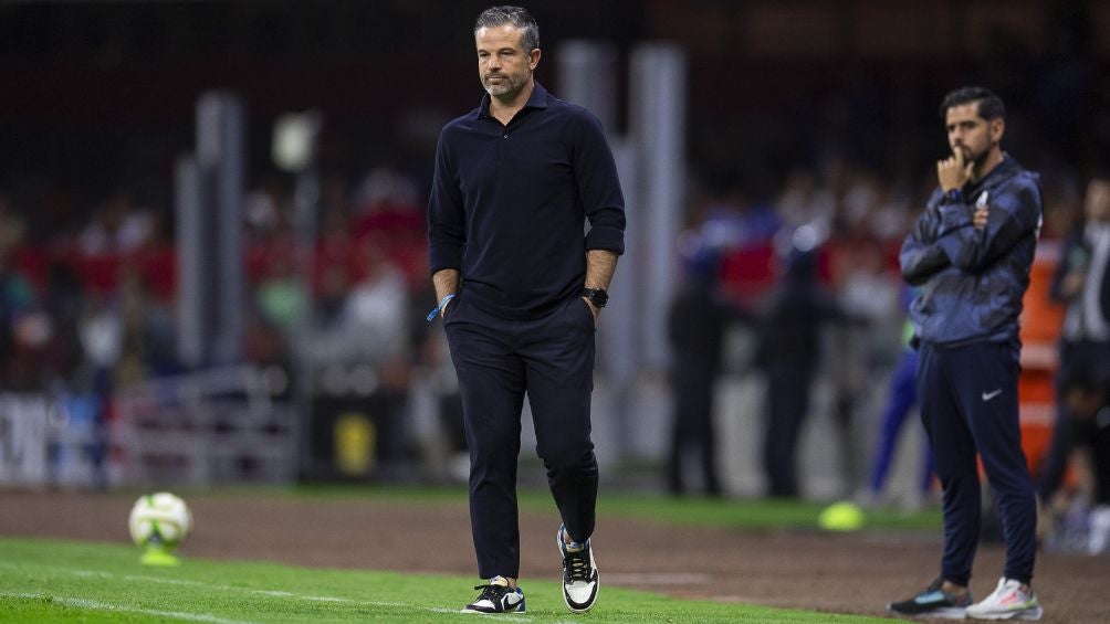 El entrenador auriazul en la cancha del Estadio Azteca