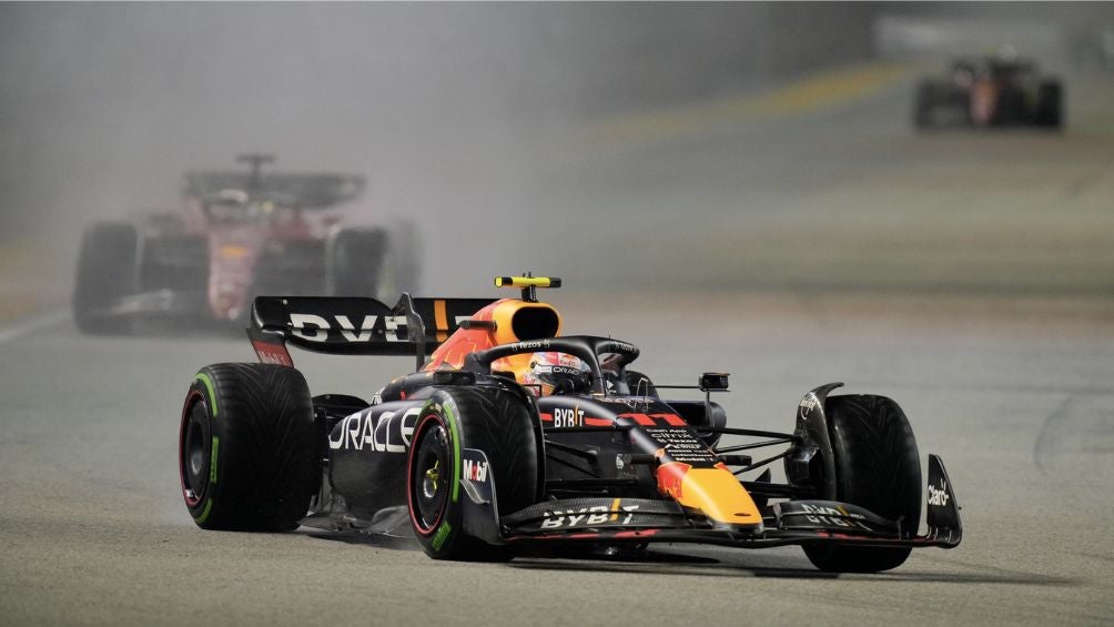 Checo Pérez con su RB18 en la temporada 2022