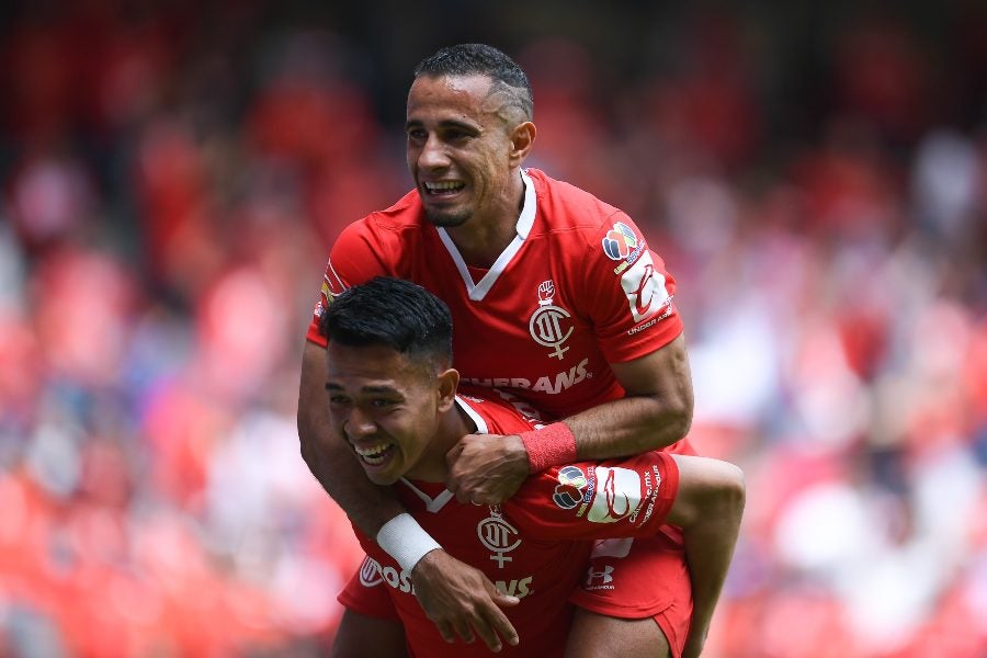 Equipo de Toluca celebrando en juego de Liga MX