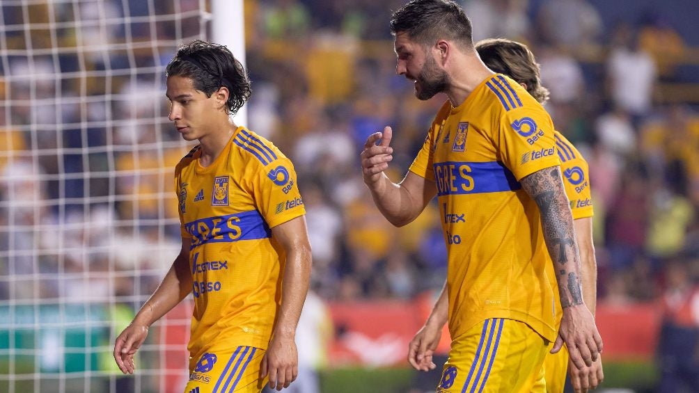 Gignac regaño a Diego Lainez