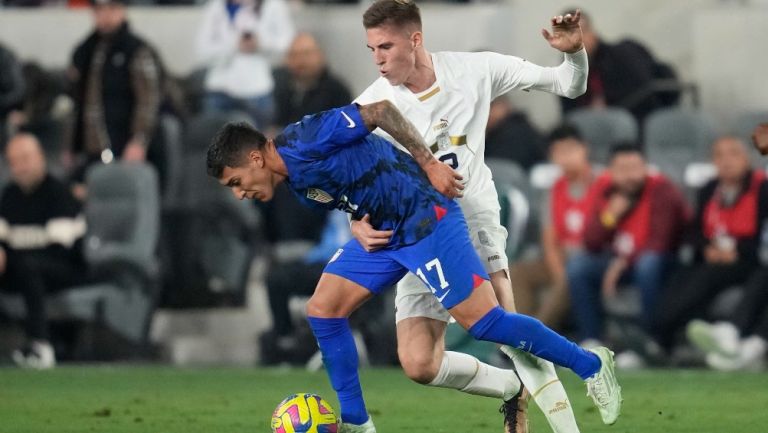 Alejandro Zendejas jugando un partido para USA