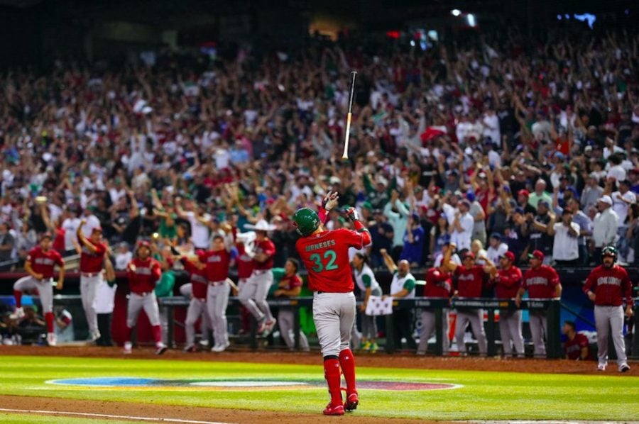 Equipo de México celebrando victoria frente a USA