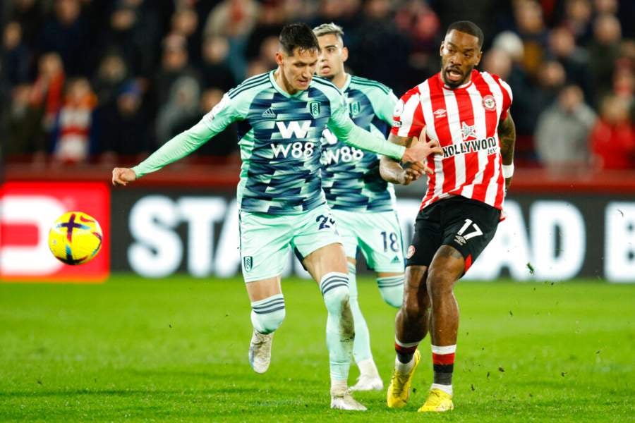 Ivan Toney durante un partido con el Brentford