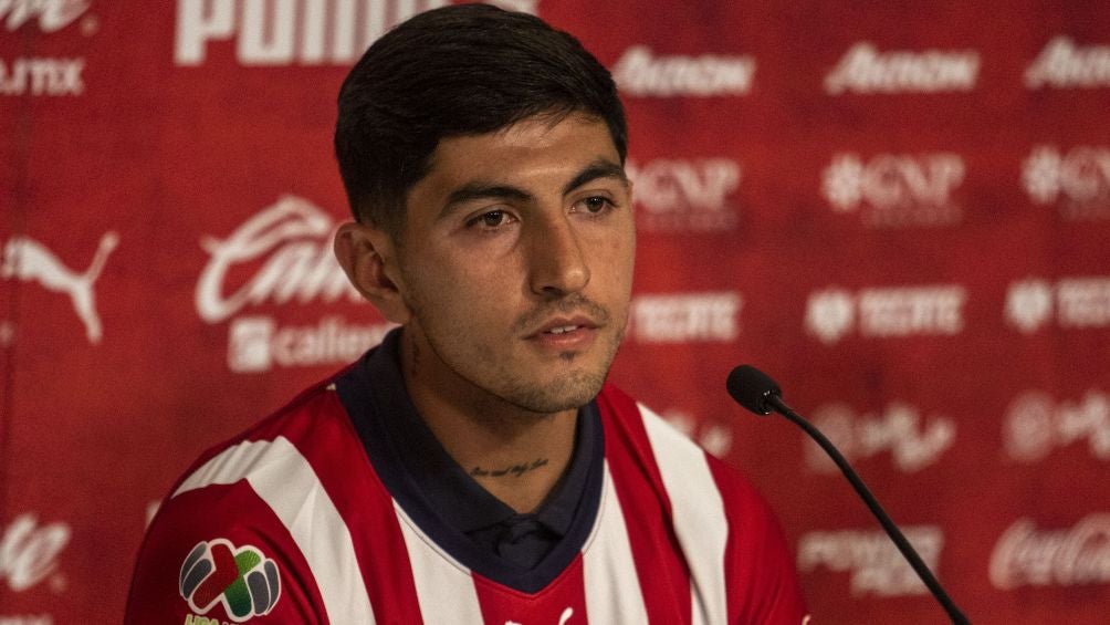 Víctor Guzmán, mediocampista de las Chivas