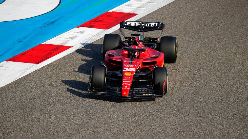 Charles Leclerc corriendo en el GP de Bahréin 