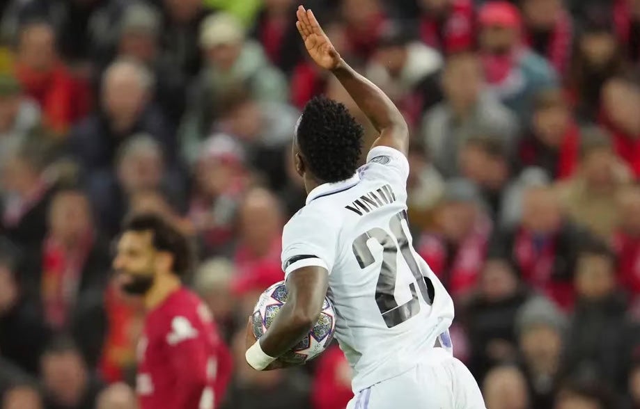 Vinícius Jr. celebra gol ante los Reds