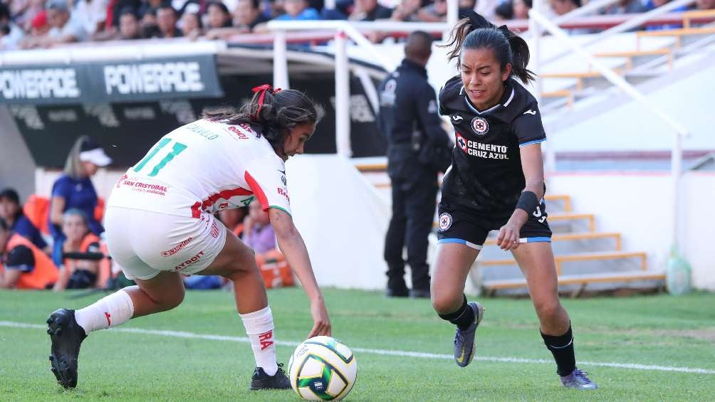 Cruz Azul femenil enfrentando a Necaxa