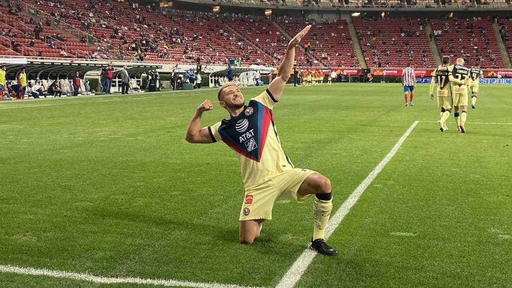 El delantero del América celebra a lo Cuauhtémoc 