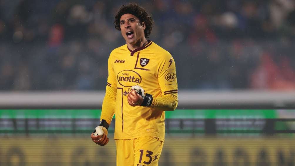 Ochoa celebrando con Salernitana 