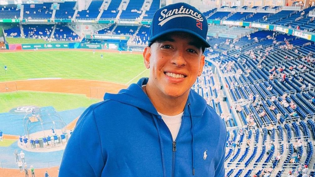 Daddy Yankee disfrutó del encuentro como aficionado