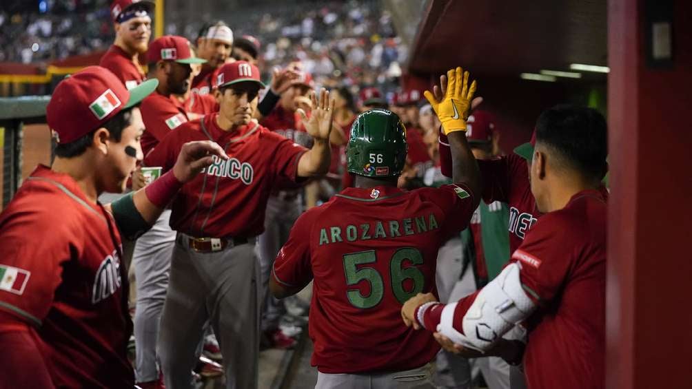 México celebrando carrera ante Canadá