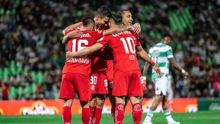 Jugadores de Toluca festejan un gol