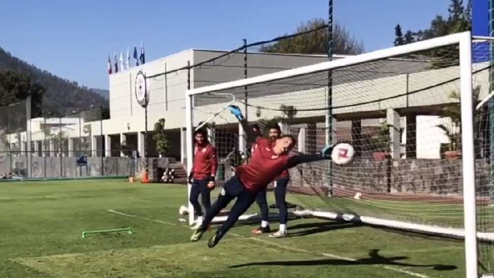 Misael Corona entrenando con Cruz Azul