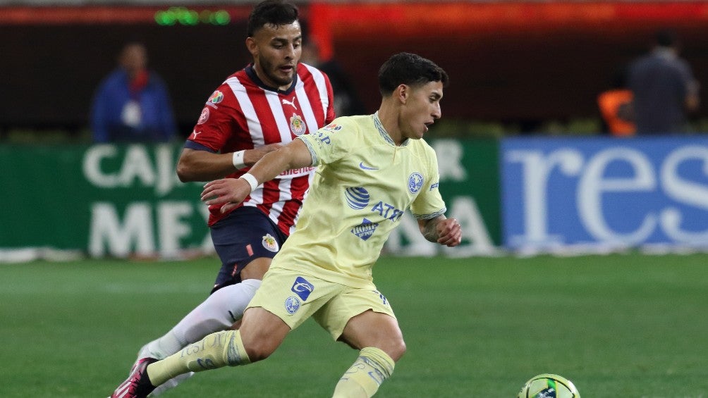 Alexis Vega reapareció en el Clásico Nacional ante América tras meses lesionado