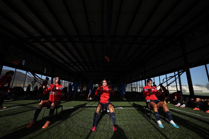 Chivas Femenil en entrenamiento