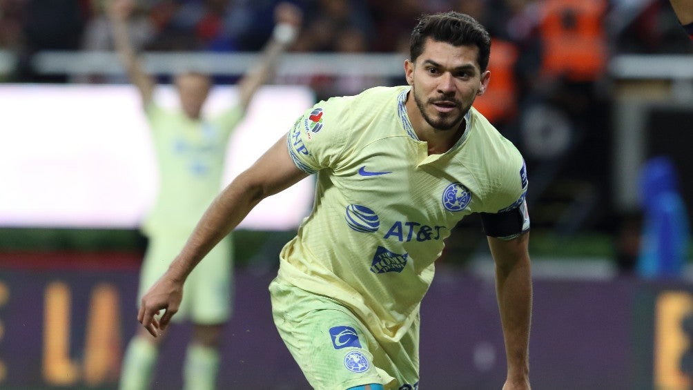 Henry Martín celebra un gol con América