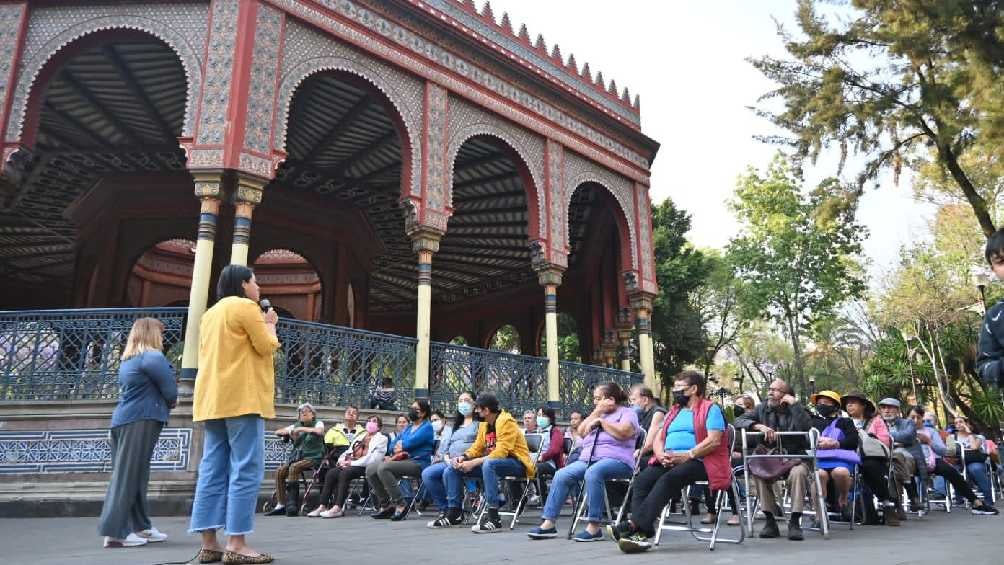 Junta en el Kiosco Morisco