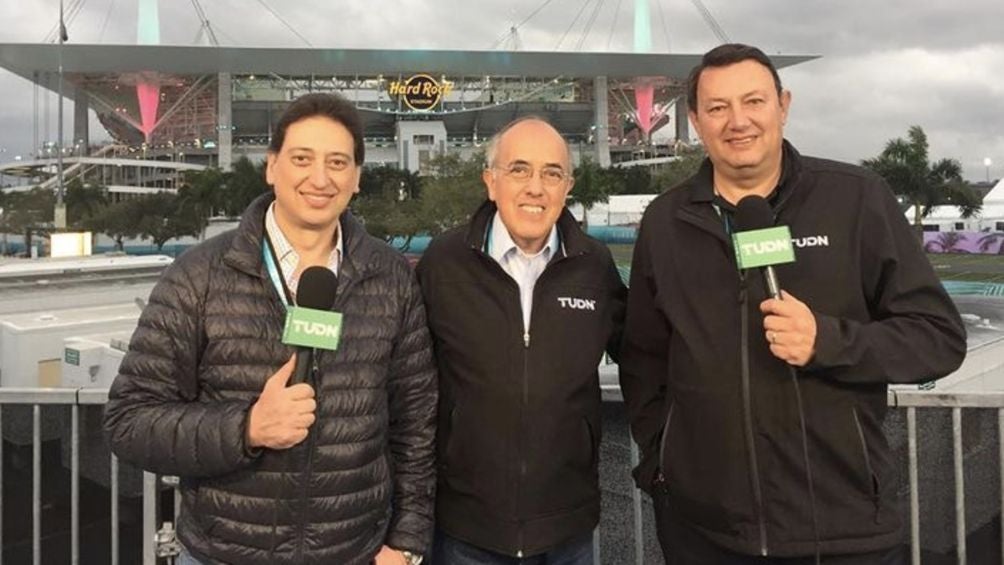 Los Tres Amigos afuera del Hard Rock Stadium