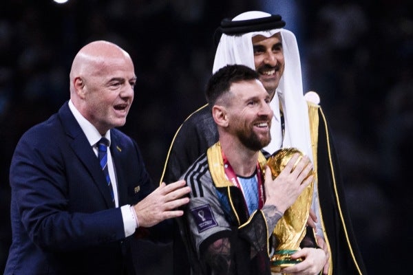 Messi con la Copa del Mundo 