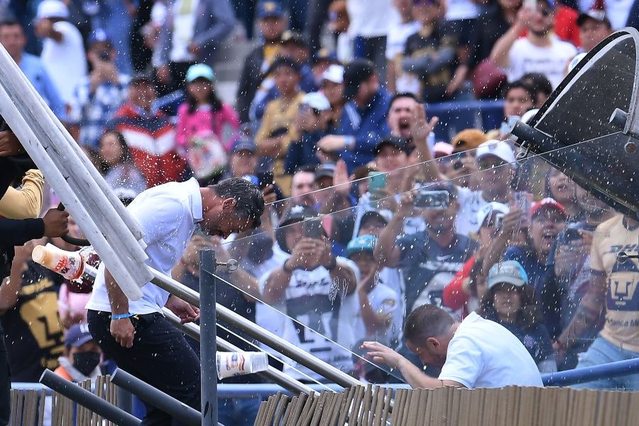 Rafa Puente abucheado del Olímpico Universitario 