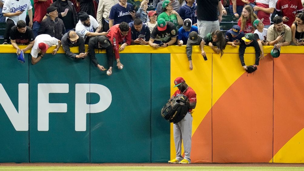 Randy Arozarena utiliza un sombrero de mariachi en pleno Clásico Mundial