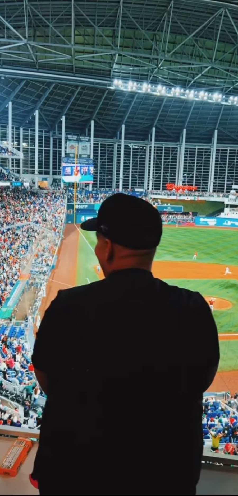 Yankee apoyando a México en juego contra Japón 