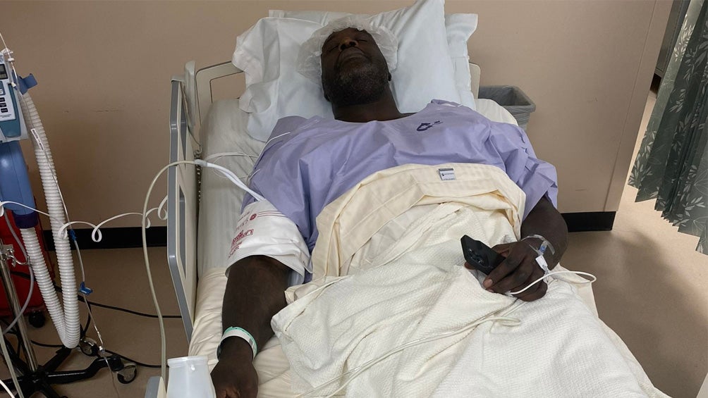 Shaquille O'Neal publica foto desde la cama de un hospital