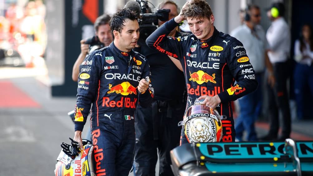 Checo Pérez y Max Verstappen siguen con su rivalidad 