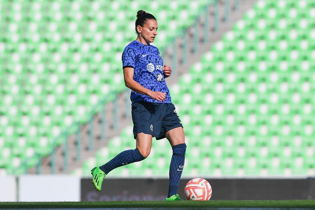 Aurelie Kaci en partido con América