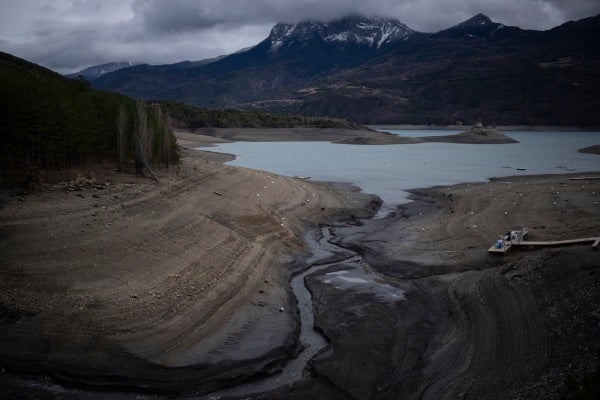 Plantean acceso a agua potable a todos