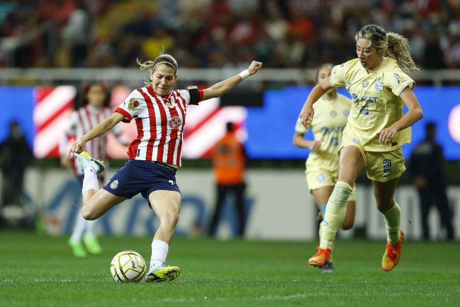 Alicia Cervantes enfrentando al América