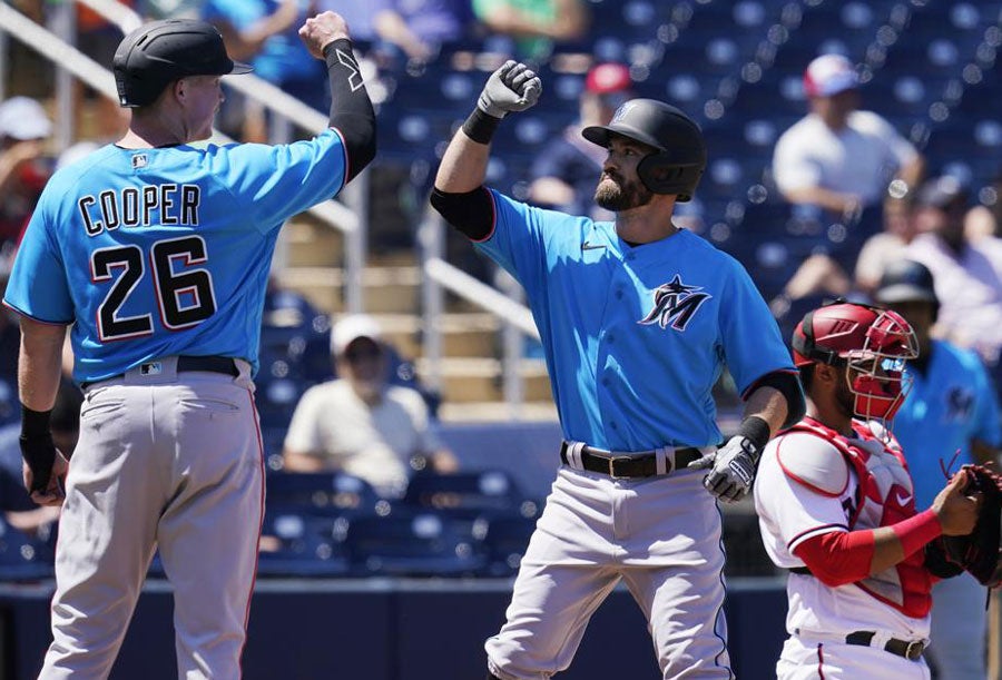 A poco aspiran los Marlins esta campaña