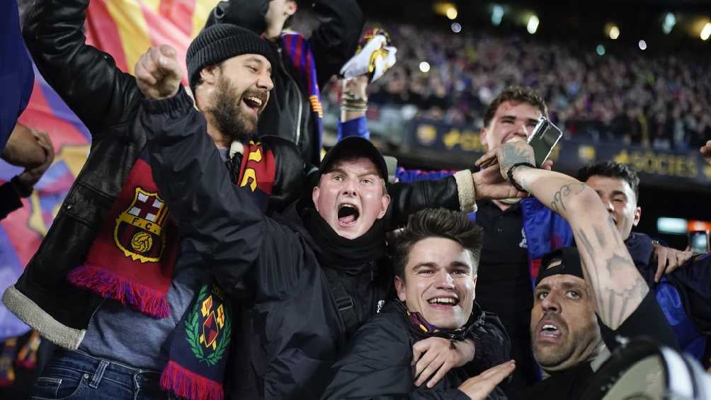 Aficionados del Barcelona en el Camp Nou