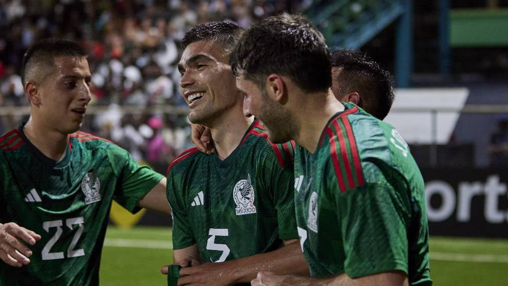 México venció a Surinam 0-2